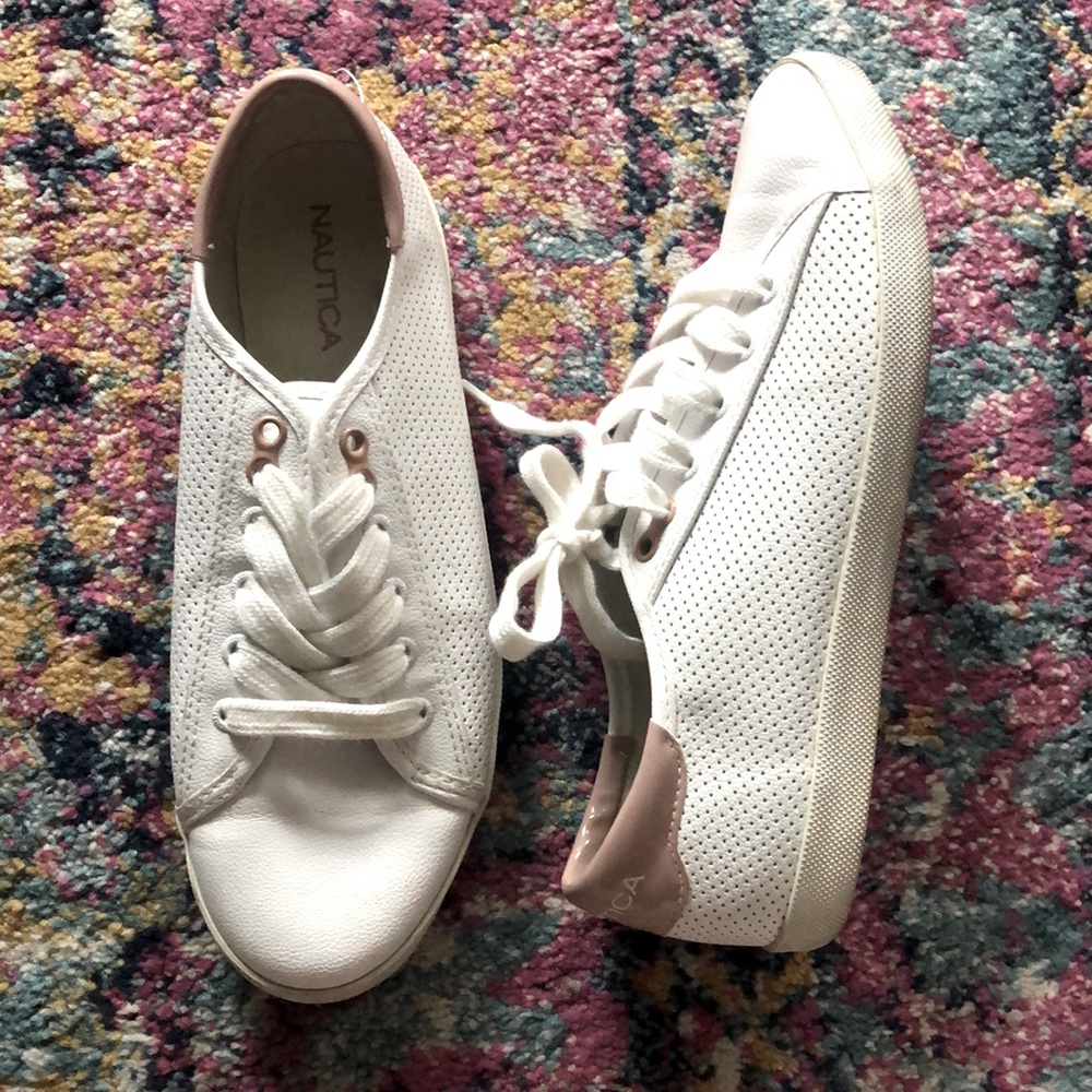 Nautica Casual White Sneaker; size 7.5